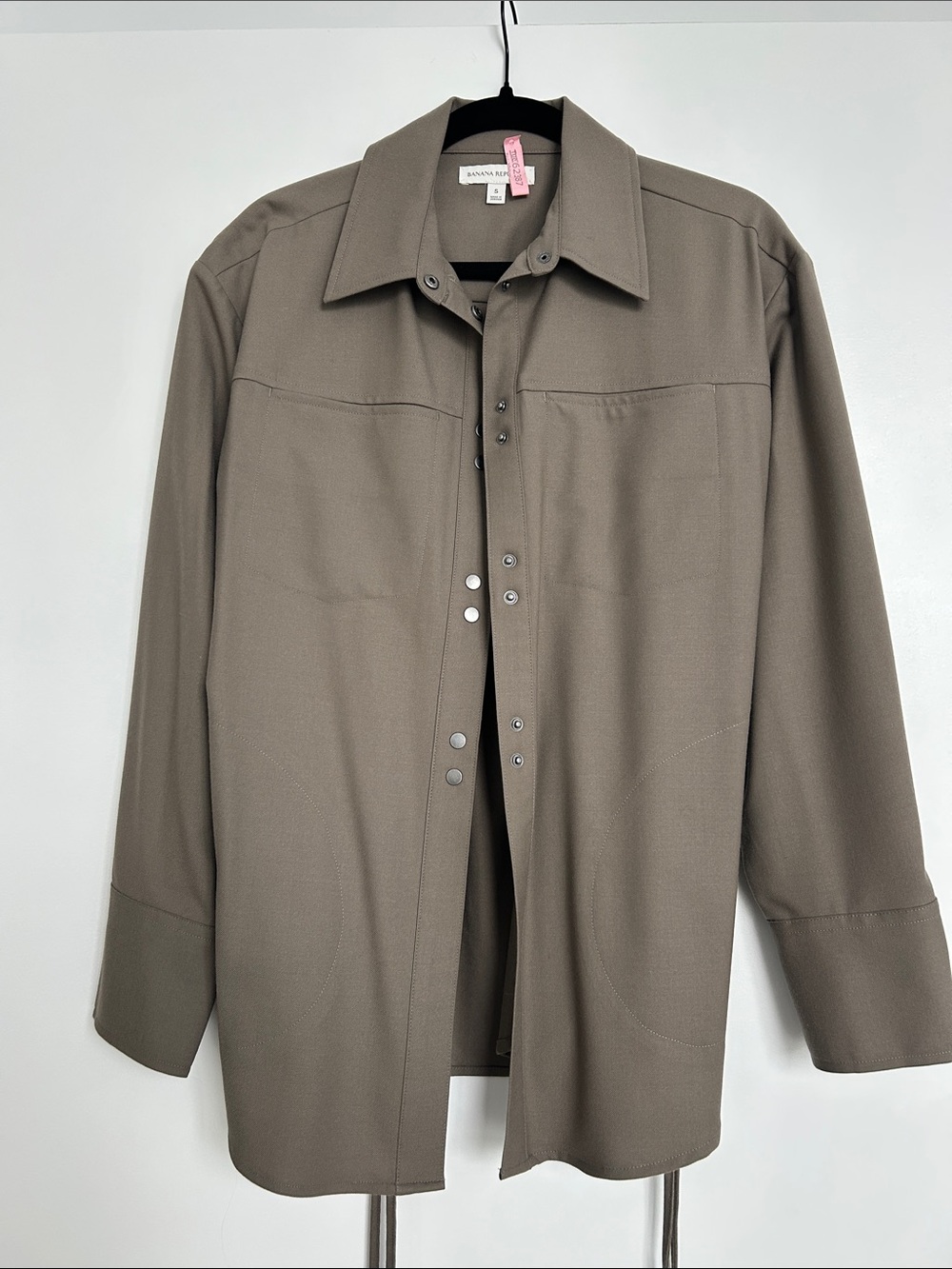 Banana Republic Women’s Olive Green snap front Shirt